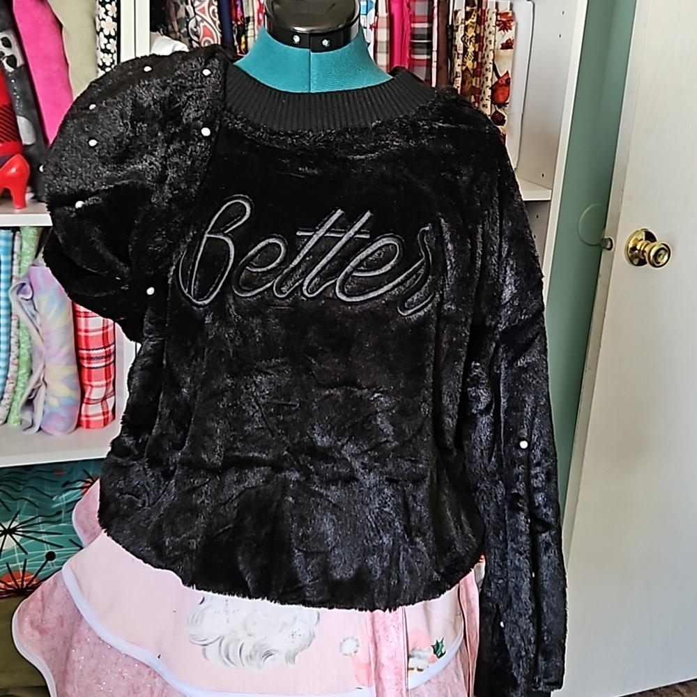 NWT Rêveuse Black Faux Fur Pearl Embellished “Better” Sweater Top – Size L
